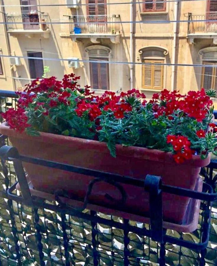Via Aurispa 60 Palermo Luaran gambar